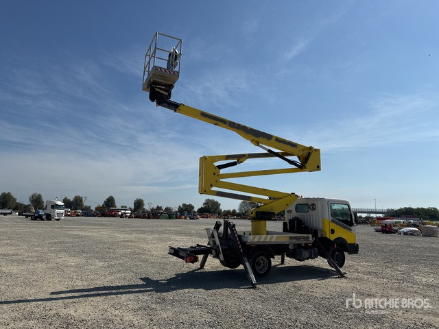 2011 Nissan Cabstar 2011 Socage DA320 20 m on Bucket Truck - Nền bục trên không gắn trên xe tải: hình 3 2011 Nissan Cabstar 2011 Socage DA320 20 m on Bucket Truck - Nền bục trên không gắn trên xe tải: hình 3