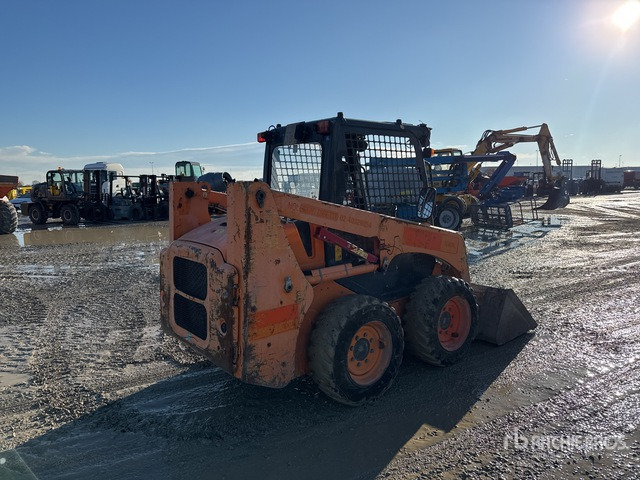 2012 Komatsu SK714-2 Skid Steer Loader - Máy xúc lật đa năng: hình 3 2012 Komatsu SK714-2 Skid Steer Loader - Máy xúc lật đa năng: hình 3
