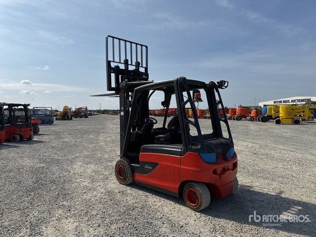 2014 Linde E30L-01 3000 kg Electric Forklift - Xe nâng điện: hình 4 2014 Linde E30L-01 3000 kg Electric Forklift - Xe nâng điện: hình 4