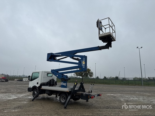 2015 Nissan Cabstar 35.12 2015 Socage DA 320 20 m on Bucket Truck - Nền bục trên không gắn trên xe tải: hình 3 2015 Nissan Cabstar 35.12 2015 Socage DA 320 20 m on Bucket Truck - Nền bục trên không gắn trên xe tải: hình 3