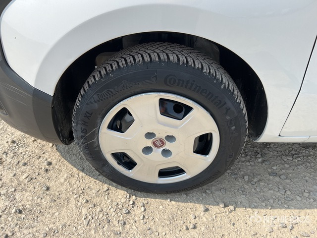 2016 Fiat Fiorino 1.3 MJT SX 16v Van Truck - Xe van nhỏ gọn: hình 4 2016 Fiat Fiorino 1.3 MJT SX 16v Van Truck - Xe van nhỏ gọn: hình 4