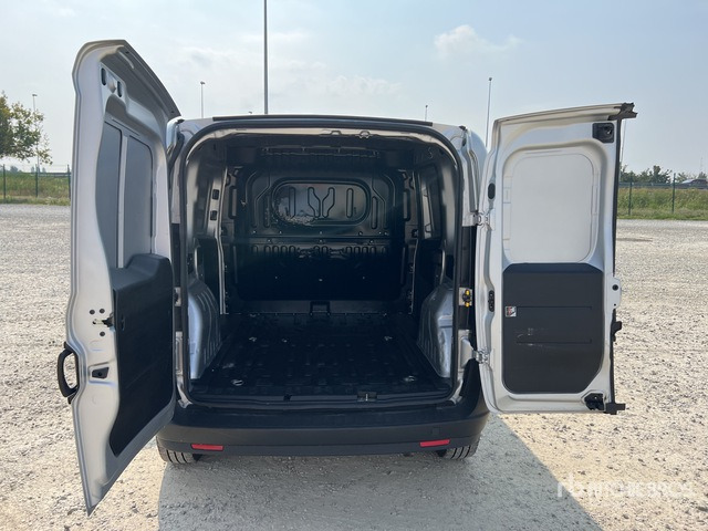 2021 Fiat Doblo CARGO CH1 LOUNGE 1.6 MJET 120CV ... Van Truck - Xe van nhỏ gọn: hình 4 2021 Fiat Doblo CARGO CH1 LOUNGE 1.6 MJET 120CV ... Van Truck - Xe van nhỏ gọn: hình 4