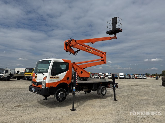 Nissan Cabstar 35.12 Piattaforma autocarrata - Nền bục trên không gắn trên xe tải: hình 2 Nissan Cabstar 35.12 Piattaforma autocarrata - Nền bục trên không gắn trên xe tải: hình 2