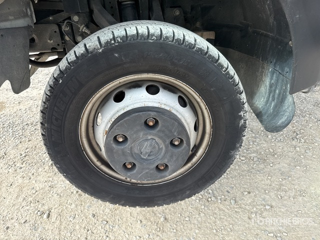 Nissan Cabstar 35.12 Piattaforma autocarrata - Nền bục trên không gắn trên xe tải: hình 5 Nissan Cabstar 35.12 Piattaforma autocarrata - Nền bục trên không gắn trên xe tải: hình 5