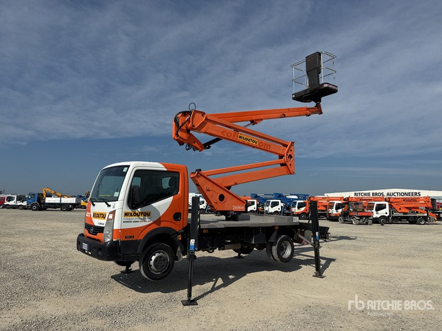 Nissan Cabstar 35.12 Piattaforma autocarrata - Nền bục trên không gắn trên xe tải: hình 1 Nissan Cabstar 35.12 Piattaforma autocarrata - Nền bục trên không gắn trên xe tải: hình 1