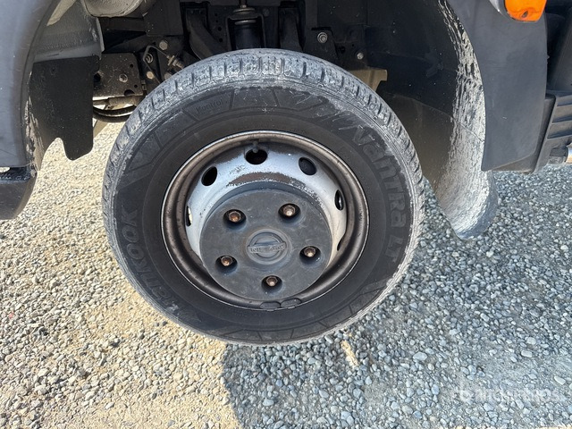 Nissan Cabstar Piattaforma autocarrata - Nền bục trên không gắn trên xe tải: hình 5 Nissan Cabstar Piattaforma autocarrata - Nền bục trên không gắn trên xe tải: hình 5