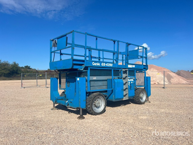 2001 Genie GS4390 4x4 Nacelle Ciseaux Scissor Lift - Máy nâng người hình kéo: hình 2 2001 Genie GS4390 4x4 Nacelle Ciseaux Scissor Lift - Máy nâng người hình kéo: hình 2