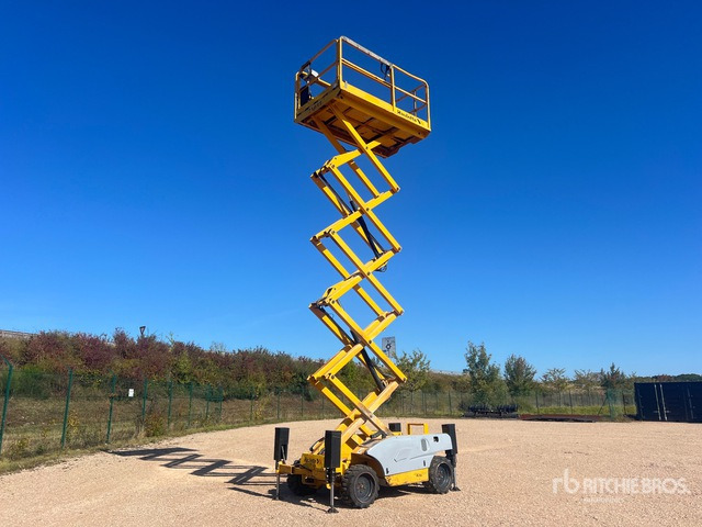 2007 Haulotte Compact 12DX 4x4 Nacelle Ciseaux Scissor Lift - Máy nâng người hình kéo: hình 3 2007 Haulotte Compact 12DX 4x4 Nacelle Ciseaux Scissor Lift - Máy nâng người hình kéo: hình 3