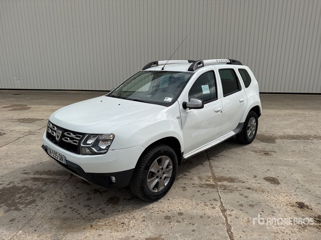 2015 DACIA Duster 4x4 Vehicule Utilitaire Cargo Van - Xe hơi: hình 2 2015 DACIA Duster 4x4 Vehicule Utilitaire Cargo Van - Xe hơi: hình 2