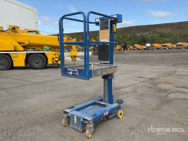 2013 Power Tower Nano Vertical Mast Lift - Máy nâng người thẳng đứng: hình 1 2013 Power Tower Nano Vertical Mast Lift - Máy nâng người thẳng đứng: hình 1