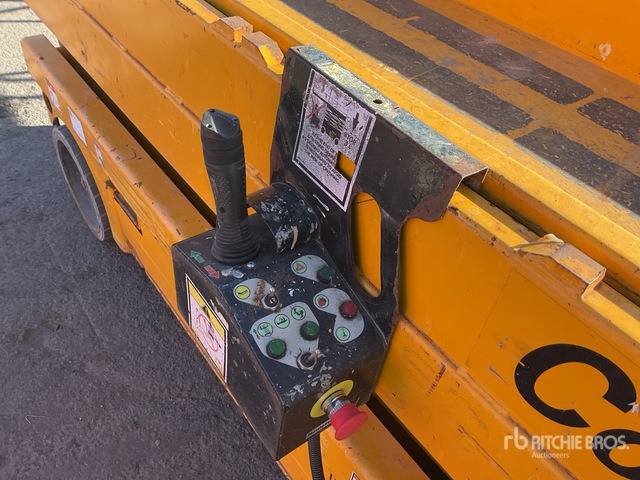 2014 Haulotte COMPACT8 Electric Scissor Lift - Máy nâng người hình kéo: hình 5 2014 Haulotte COMPACT8 Electric Scissor Lift - Máy nâng người hình kéo: hình 5