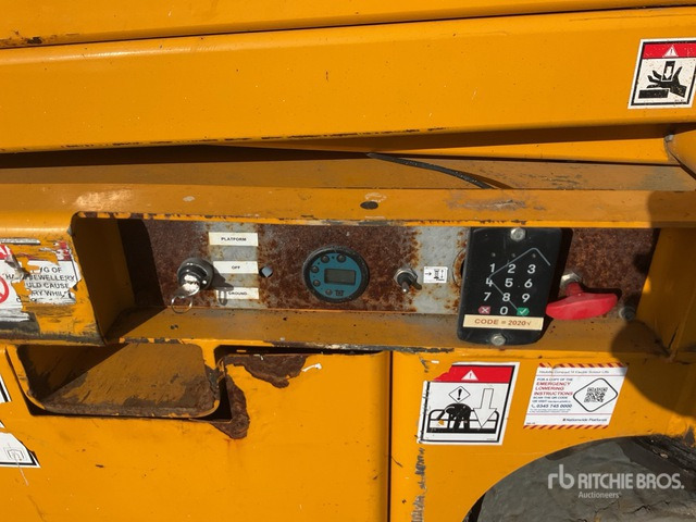 2014 Haulotte Compact 14 Electric Scissor Lift - Máy nâng người hình kéo: hình 5 2014 Haulotte Compact 14 Electric Scissor Lift - Máy nâng người hình kéo: hình 5