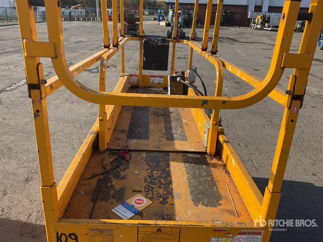 2015 Haulotte Compact 10N Electric Scissor Lift - Máy nâng người hình kéo: hình 5 2015 Haulotte Compact 10N Electric Scissor Lift - Máy nâng người hình kéo: hình 5