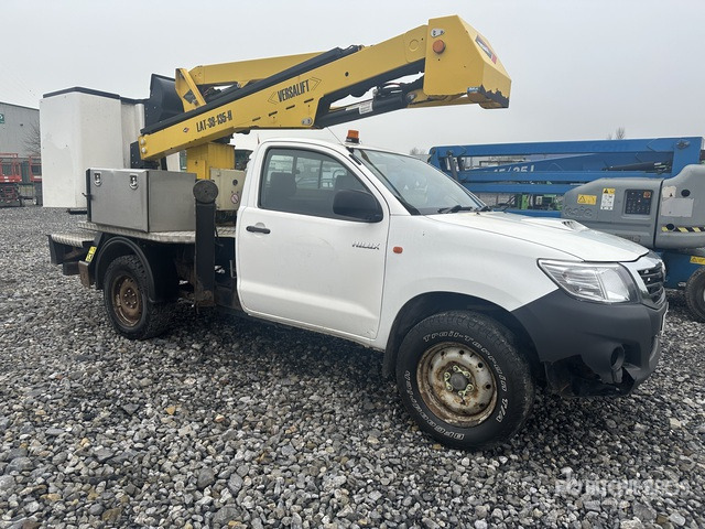 Toyota Hilux Bucket Truck - Nền bục trên không gắn trên xe tải: hình 3 Toyota Hilux Bucket Truck - Nền bục trên không gắn trên xe tải: hình 3