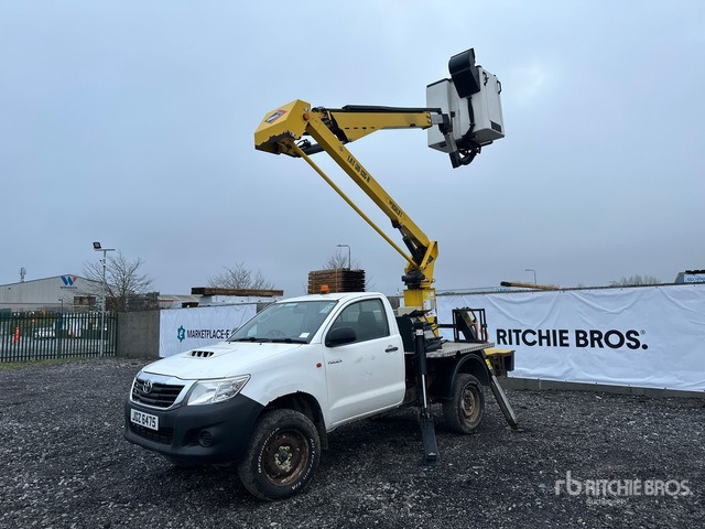 Toyota Hilux Bucket Truck - Nền bục trên không gắn trên xe tải: hình 1 Toyota Hilux Bucket Truck - Nền bục trên không gắn trên xe tải: hình 1