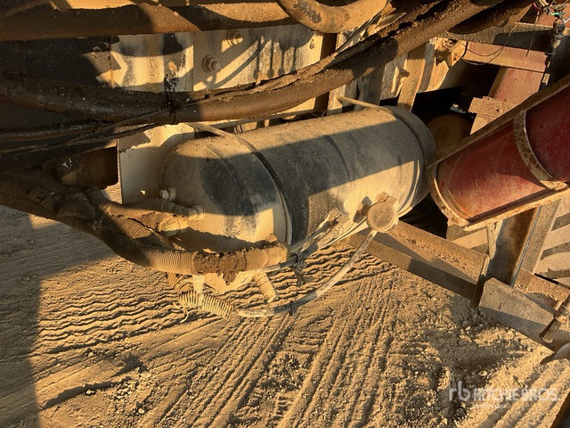 1999 Mack MR688S 1999 Schwing 32/28 XL 32 m on 6x4 Concrete Pump Truck - Xe bơm bê tông: hình 4 1999 Mack MR688S 1999 Schwing 32/28 XL 32 m on 6x4 Concrete Pump Truck - Xe bơm bê tông: hình 4