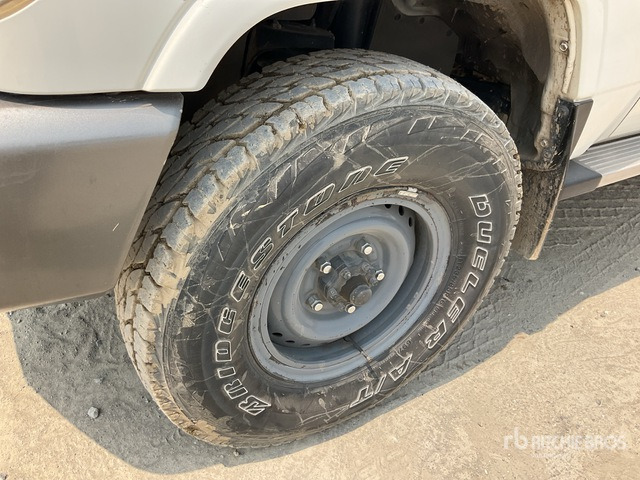 2011 Toyota Land Cruiser LX 76R 4x4 SUV - SUV: hình 5 2011 Toyota Land Cruiser LX 76R 4x4 SUV - SUV: hình 5