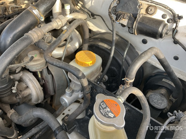 2013 Nissan Patrol GL 4x4 SUV - SUV: hình 4 2013 Nissan Patrol GL 4x4 SUV - SUV: hình 4