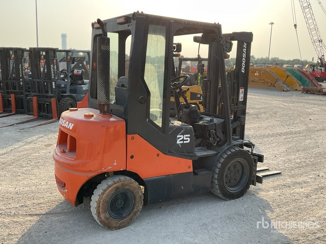 2014 Doosan D25S-2 2.5 ton Forklift - Xe nâng diesel: hình 4 2014 Doosan D25S-2 2.5 ton Forklift - Xe nâng diesel: hình 4