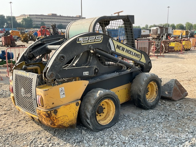 2014 New Holland L225 (Inoperable) Skid Steer Loader - Máy xúc lật đa năng: hình 4 2014 New Holland L225 (Inoperable) Skid Steer Loader - Máy xúc lật đa năng: hình 4