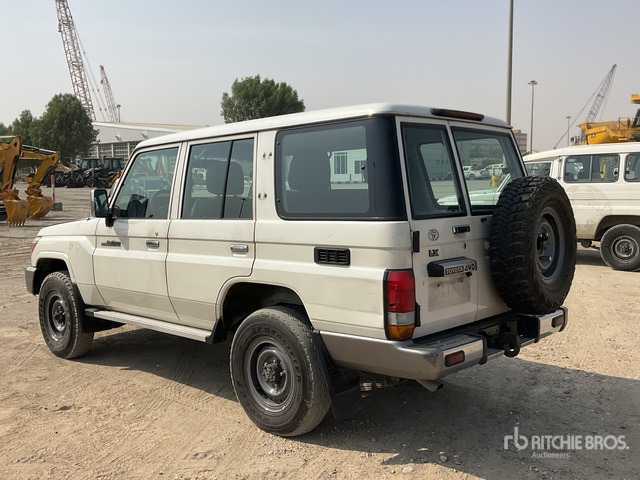 2014 Toyota Land Cruiser LX 76L 4x4 SUV - SUV: hình 4 2014 Toyota Land Cruiser LX 76L 4x4 SUV - SUV: hình 4