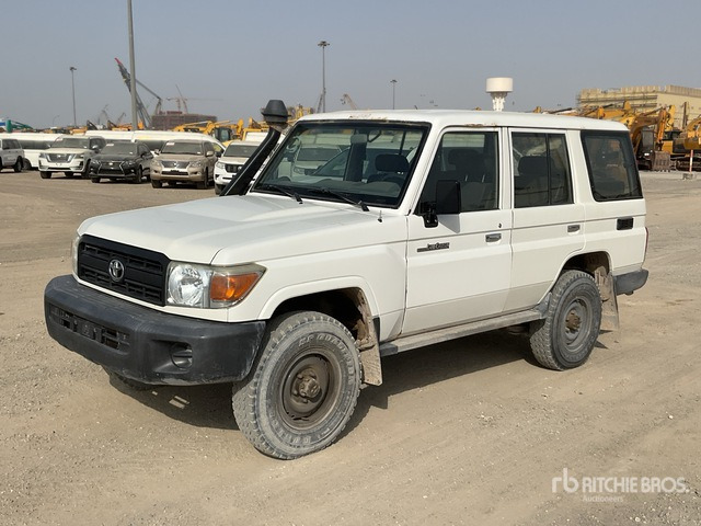 2018 Toyota Land Cruiser 76L 4x4 SUV - SUV: hình 2 2018 Toyota Land Cruiser 76L 4x4 SUV - SUV: hình 2
