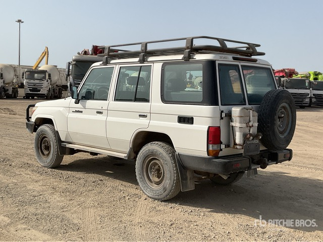 2018 Toyota Land Cruiser 76L 4x4 SUV - SUV: hình 3 2018 Toyota Land Cruiser 76L 4x4 SUV - SUV: hình 3