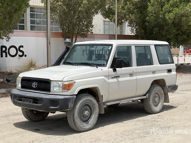 2018 Toyota Land Cruiser 76L 4x4 SUV - SUV: hình 2 2018 Toyota Land Cruiser 76L 4x4 SUV - SUV: hình 2