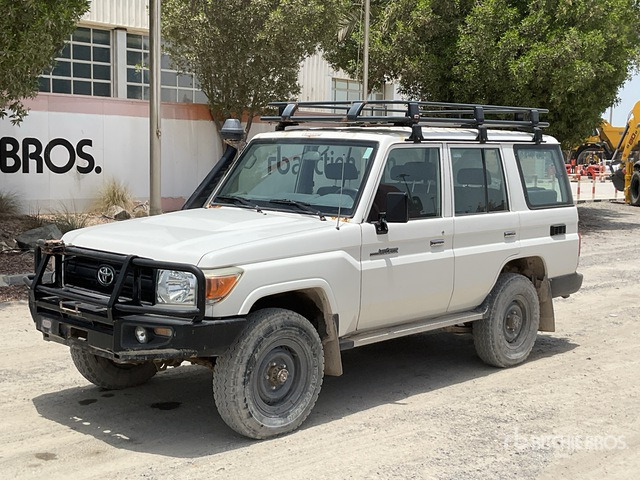 2018 Toyota Land Cruiser 76L 4x4 SUV - SUV: hình 2 2018 Toyota Land Cruiser 76L 4x4 SUV - SUV: hình 2