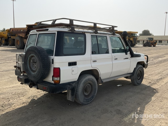 2018 Toyota Land Cruiser 76L 4x4 SUV - SUV: hình 4 2018 Toyota Land Cruiser 76L 4x4 SUV - SUV: hình 4