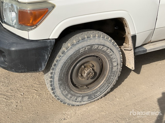 2018 Toyota Land Cruiser 76L 4x4 SUV - SUV: hình 5 2018 Toyota Land Cruiser 76L 4x4 SUV - SUV: hình 5