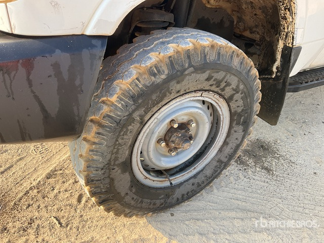 2018 Toyota Land Cruiser 78R 4x4 SUV - SUV: hình 5 2018 Toyota Land Cruiser 78R 4x4 SUV - SUV: hình 5