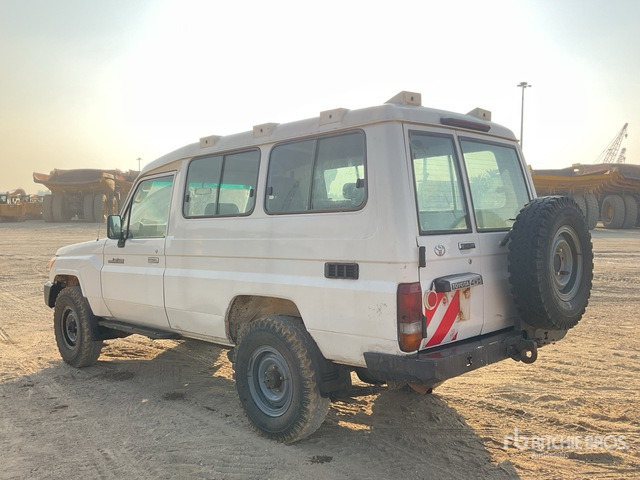 2018 Toyota Land Cruiser 78R 4x4 SUV - SUV: hình 3 2018 Toyota Land Cruiser 78R 4x4 SUV - SUV: hình 3