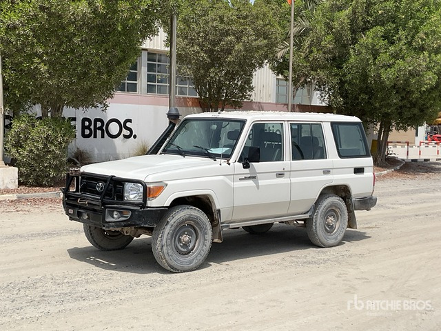 2019 Toyota Land Cruiser 76L 4x4 SUV - SUV: hình 1 2019 Toyota Land Cruiser 76L 4x4 SUV - SUV: hình 1