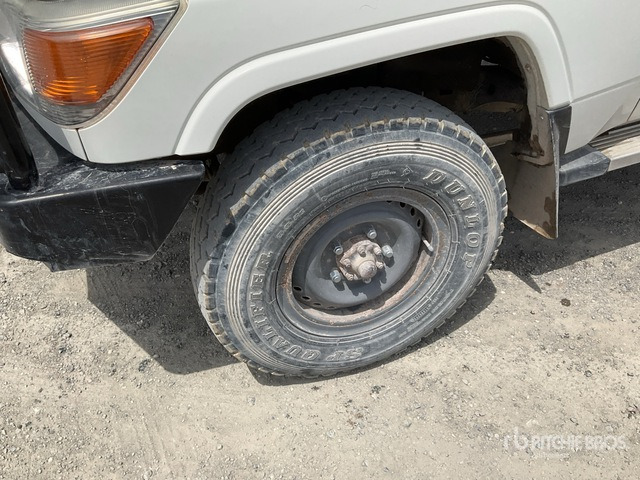 2019 Toyota Land Cruiser 76L 4x4 SUV - SUV: hình 5 2019 Toyota Land Cruiser 76L 4x4 SUV - SUV: hình 5