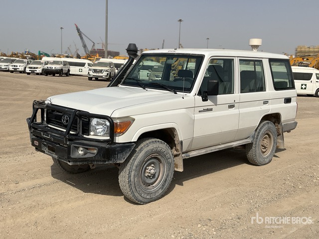 2019 Toyota Land Cruiser 76L 4x4 SUV - SUV: hình 1 2019 Toyota Land Cruiser 76L 4x4 SUV - SUV: hình 1