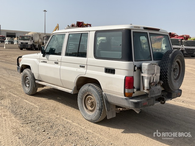 2019 Toyota Land Cruiser 76L 4x4 SUV - SUV: hình 3 2019 Toyota Land Cruiser 76L 4x4 SUV - SUV: hình 3