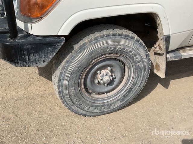 2019 Toyota Land Cruiser 76L 4x4 SUV - SUV: hình 5 2019 Toyota Land Cruiser 76L 4x4 SUV - SUV: hình 5