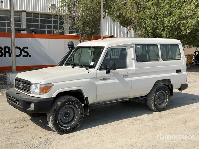 2019 Toyota Land Cruiser 78L 4x4 SUV - SUV: hình 2 2019 Toyota Land Cruiser 78L 4x4 SUV - SUV: hình 2