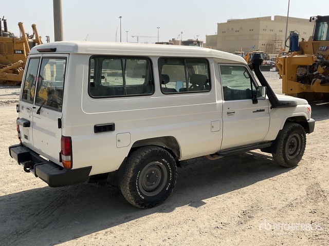 2019 Toyota Land Cruiser 78L 4x4 SUV - SUV: hình 5 2019 Toyota Land Cruiser 78L 4x4 SUV - SUV: hình 5