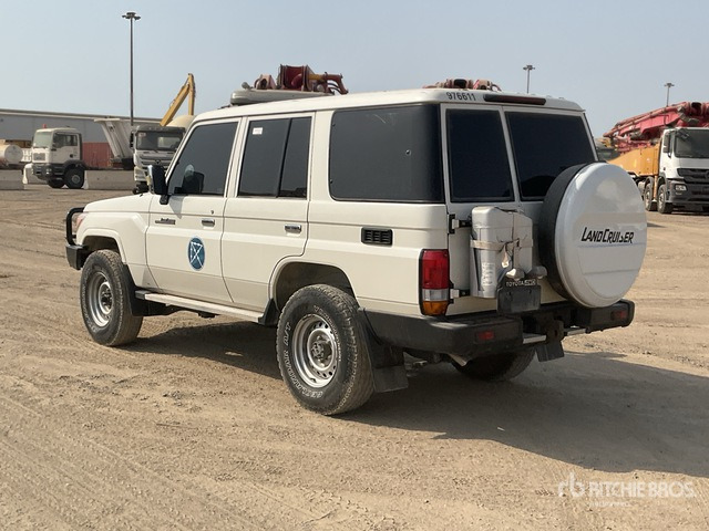 2021 Toyota Land Cruiser 76L 4x4 SUV - SUV: hình 3 2021 Toyota Land Cruiser 76L 4x4 SUV - SUV: hình 3