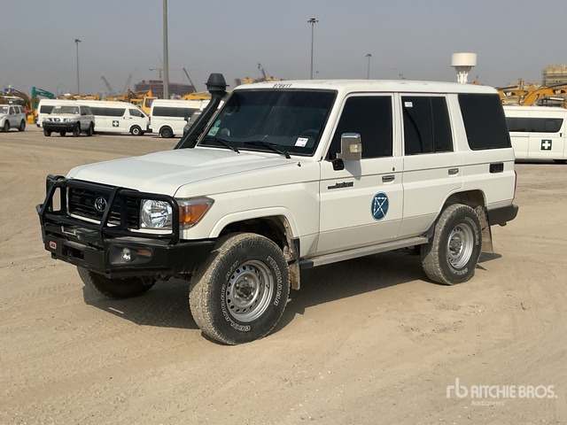 2021 Toyota Land Cruiser 76L 4x4 SUV - SUV: hình 1 2021 Toyota Land Cruiser 76L 4x4 SUV - SUV: hình 1