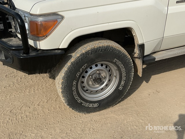 2021 Toyota Land Cruiser 76L 4x4 SUV - SUV: hình 5 2021 Toyota Land Cruiser 76L 4x4 SUV - SUV: hình 5