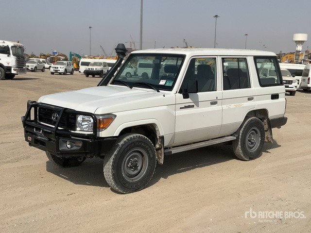 2021 Toyota Land Cruiser 76L 4x4 SUV - SUV: hình 1 2021 Toyota Land Cruiser 76L 4x4 SUV - SUV: hình 1