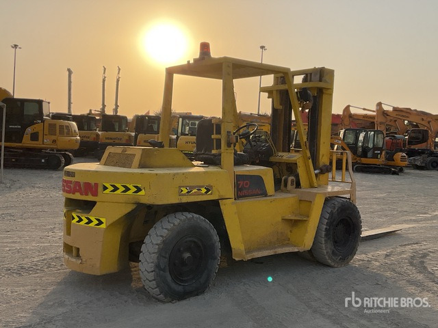 Nissan 022VF05H70U Forklift - Xe nâng diesel: hình 3 Nissan 022VF05H70U Forklift - Xe nâng diesel: hình 3