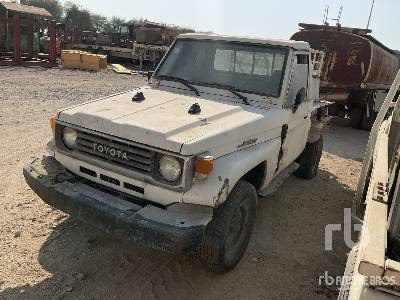 TOYOTA LAND CRUISER 2000 Liter 4x4 (Inoperable) - Xe bán tải: hình 1 TOYOTA LAND CRUISER 2000 Liter 4x4 (Inoperable) - Xe bán tải: hình 1