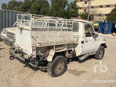 TOYOTA LAND CRUISER 2000 Liter 4x4 (Inoperable) - Xe bán tải: hình 3 TOYOTA LAND CRUISER 2000 Liter 4x4 (Inoperable) - Xe bán tải: hình 3