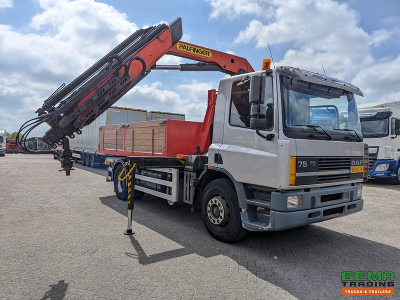 DAF 75.240 4x2 Dagcab Euro1 - Haakarm 14T + Palfinger PK11000 - Afstandsbediening - Xe tải nâng móc, Xe cẩu tự hành: hình 4 DAF 75.240 4x2 Dagcab Euro1 - Haakarm 14T + Palfinger PK11000 - Afstandsbediening - Xe tải nâng móc, Xe cẩu tự hành: hình 4