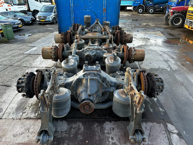 Mercedes-Benz ACTROS 3 SINGLE AXLE + 1 DAF - Trục sau: hình 1 Mercedes-Benz ACTROS 3 SINGLE AXLE + 1 DAF - Trục sau: hình 1