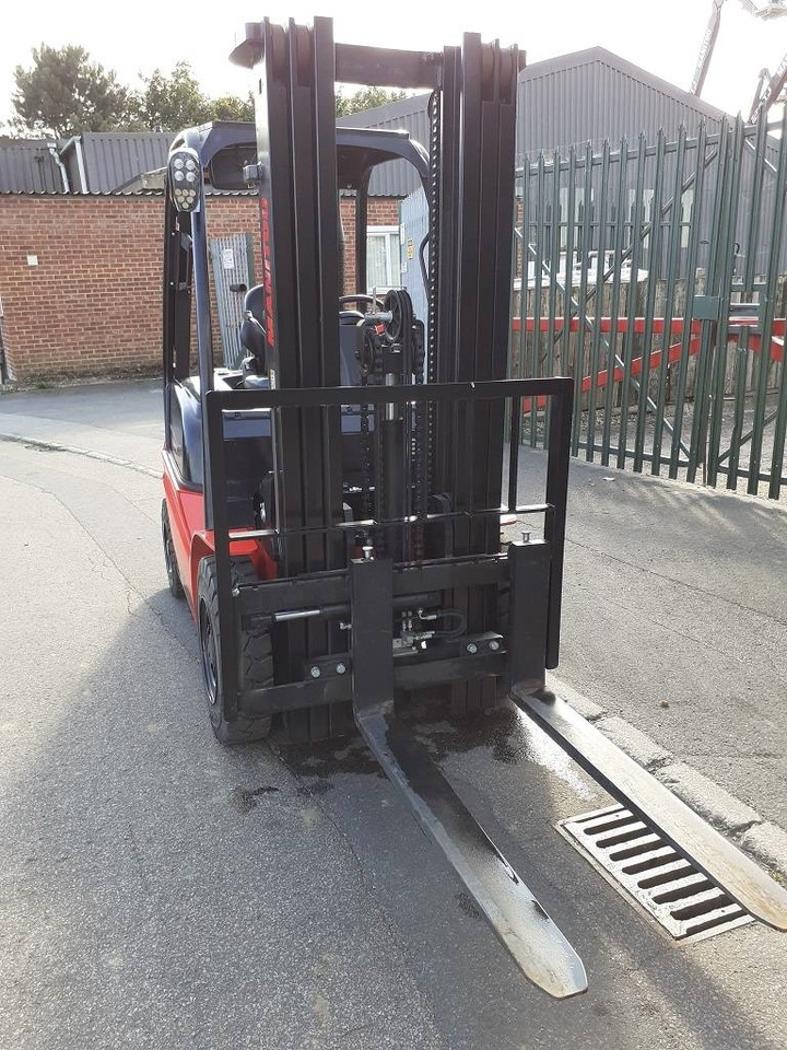 Manitou MI 25 D - Xe nâng diesel: hình 3 Manitou MI 25 D - Xe nâng diesel: hình 3